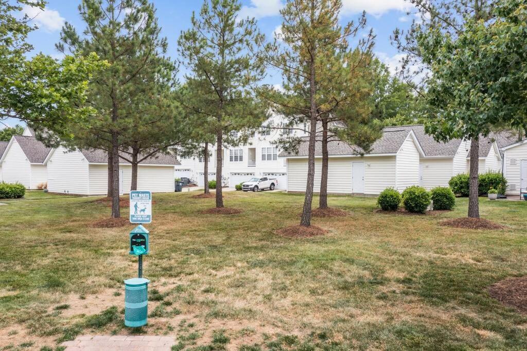 Peaceful, Townhome In Hope Valley Farms Durham Bagian luar foto