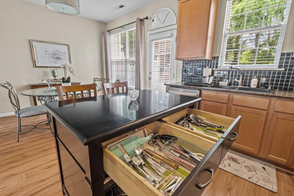 Peaceful, Townhome In Hope Valley Farms Durham Bagian luar foto