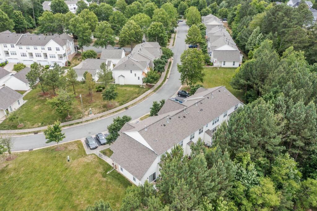 Peaceful, Townhome In Hope Valley Farms Durham Bagian luar foto