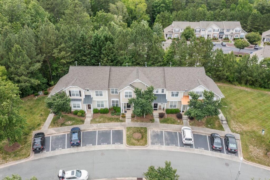 Peaceful, Townhome In Hope Valley Farms Durham Bagian luar foto